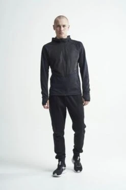 Craft Charge Sweat Hood Hardloopjack Zwart Heren -Sportwetsuit Winkel 1907722 999000 charge fz sweat hood jacket c6 preview