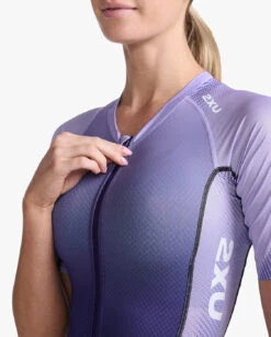 2XU Light Speed Trisuit Korte Mouw Paars Dames 11 2XU Light Speed Trisuit Korte Mouw Paars Dames -Sportwetsuit Winkel 2xu light speed sleeved trisuit korte mouw wt7018d par wht 023