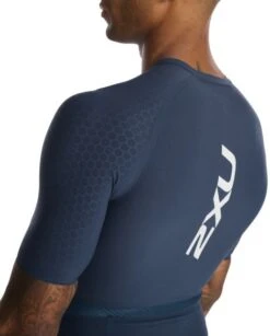 2XU Light Speed Tech Trisuit Korte Mouw Blauw Heren 15 2XU Light Speed Tech Trisuit Korte Mouw Blauw Heren -Sportwetsuit Winkel 2xu trisuits heren light speed tech short sleeve mt6633d out wht 06