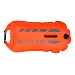 BTTLNS Kronos 1.0 Safeswimmer Backpack Zwemboei 28 Liter Oranje 18 BTTLNS Kronos 1.0 Safeswimmer Backpack Zwemboei 28 Liter Oranje -Sportwetsuit Winkel bttlns buoy kronos orange low 04