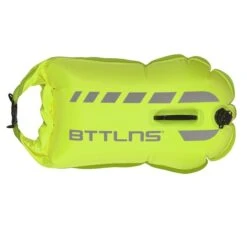 BTTLNS Tethys 1.0 Safeswimmer Zwemboei 35 Liter Groen -Sportwetsuit Winkel bttlns buoy tethys green low 04