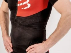 Compressport Postural Aero Korte Mouw Compressie Tri Top Zwart Heren -Sportwetsuit Winkel compressport postural aero korte mouw compressie tri top zwart heren 05