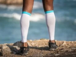 Compressport R2 Oxygen Compressie Tubes Wit -Sportwetsuit Winkel compressport r2 oxygen sleeve white 04