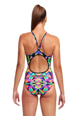 Funkita Crystal Eyes Diamond Back Badpak Dames 13 Funkita Crystal Eyes Diamond Back Badpak Dames -Sportwetsuit Winkel funkita zwemkleding dames diamond back badpak fs11l crystal eyes 003