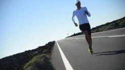 Zone3 Lava Aero Lange Mouw Tri Top Wit Heren 9 Zone3 Lava Aero Lange Mouw Tri Top Wit Heren -Sportwetsuit Winkel lava mens aero top lifestyle 2