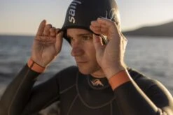 Sailfish Verstelbare Neopreen Swim Cap 8 Sailfish Verstelbare Neopreen Swim Cap -Sportwetsuit Winkel sailfish neoprene swim cap 11