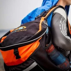 Blueseventy Transition Rugzak Oranje 9 Blueseventy Transition Rugzak Oranje -Sportwetsuit Winkel transition bag orange 003