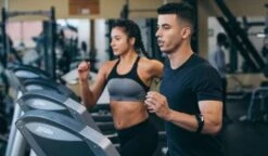 Wahoo TICKR Fit Hartslagmeter 14 Wahoo TICKR Fit Hartslagmeter -Sportwetsuit Winkel wahoo tickr fit 3