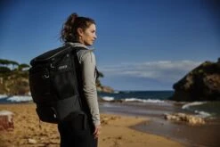 Zone3 Transition Rugzak Met Helm Compartiment Zwart 11 Zone3 Transition Rugzak Met Helm Compartiment Zwart -Sportwetsuit Winkel zone3 triathlon tassen transition backpack eva zwart ra20tranb101 011