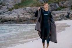 Zone3 Oversized Heat Tech Polar Fleece Parka Jas -Sportwetsuit Winkel zone3 zwemaccessoires oversize heat teach parka robe 12