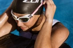 Zone3 Venator-X Polarized Zwembril Roze -Sportwetsuit Winkel zone3 zwembril venator x polarized white pink sa21gogve114 12
