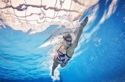 Zone3 Prism 3.0 Bound Back Badpak Dames -Sportwetsuit Winkel zone3 zwemkleding dames prism 30 strap back costume sw20wpbb130 011